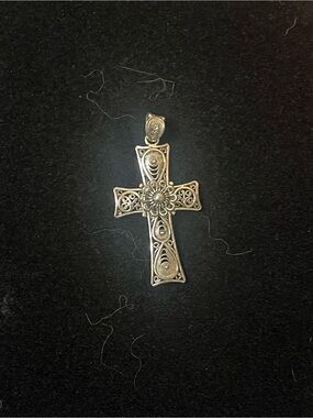 Intricate Silver Filigree Cross Pendant - Floral Center